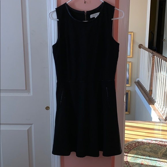 Loft- Simple black dress - Picture 2 of 5